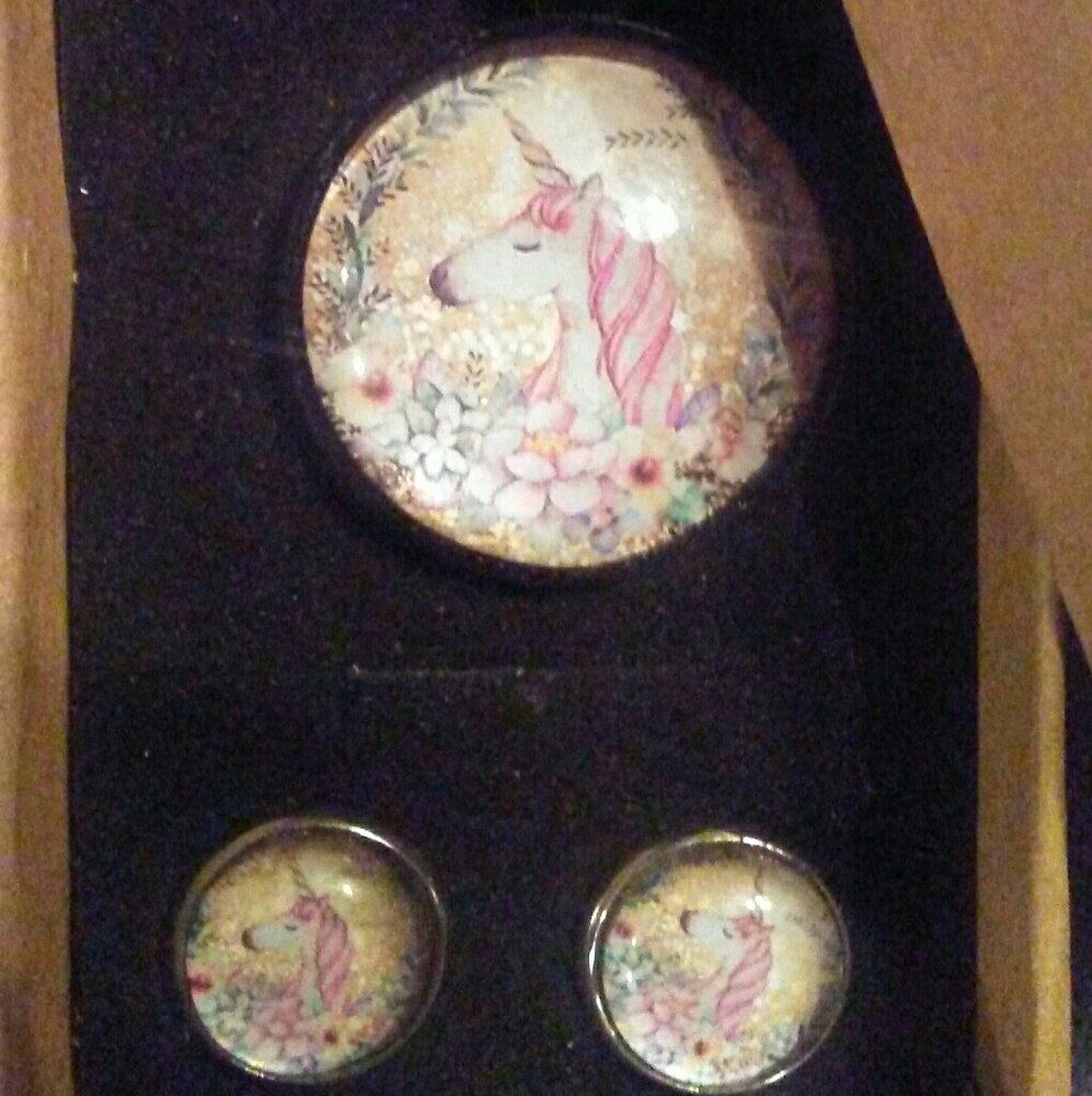 Caboshon Unicorn necklace/earring set